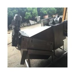 上海大團環(huán)?？萍肌獙I(yè)生產(chǎn)柵網(wǎng)螺旋式污泥脫水機