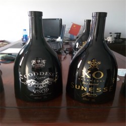 洋酒瓶烤漆廠，洋酒瓶噴漆廠，洋酒瓶噴涂廠，洋酒瓶噴油廠